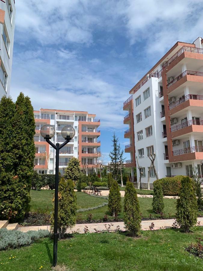 Riviera Fort Beach Apartments By Kalina Resort, Ravda Esterno foto